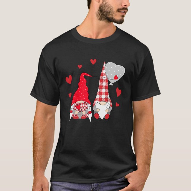 Rosa Gnome Kärlek Play Heart Balloons Valentine D T Shirt (Framsida)