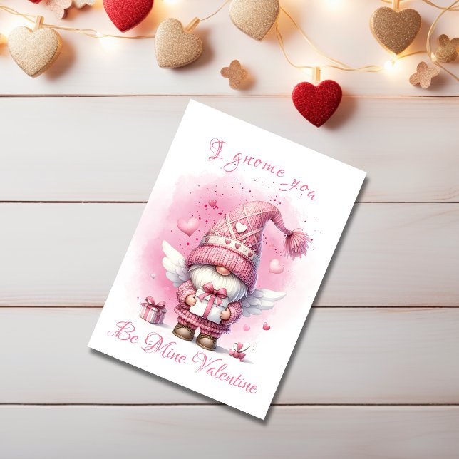 Rosa Gnome med gift Watercolor Valentine Julkort (Skapare uppladdad)
