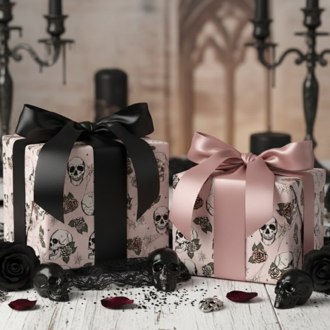  Rosa - Goda Döskallar och Ro Blommigt Presentpapper (Gothic Blush Pink & Black Floral Skulls Wrapping Paper. Vintage Dark Skull Roses Halloween Pattern)