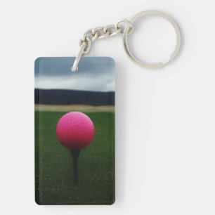 Rosa Golf Boll på en golfbana i bergsområden