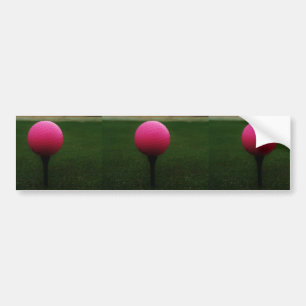 Rosa Golf Boll på en golfbana i bergsområden Bildekal
