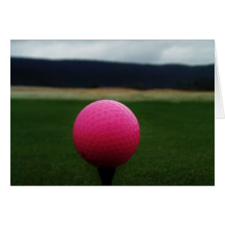 Rosa Golf Boll på en golfbana i bergsområden Hälsningskort