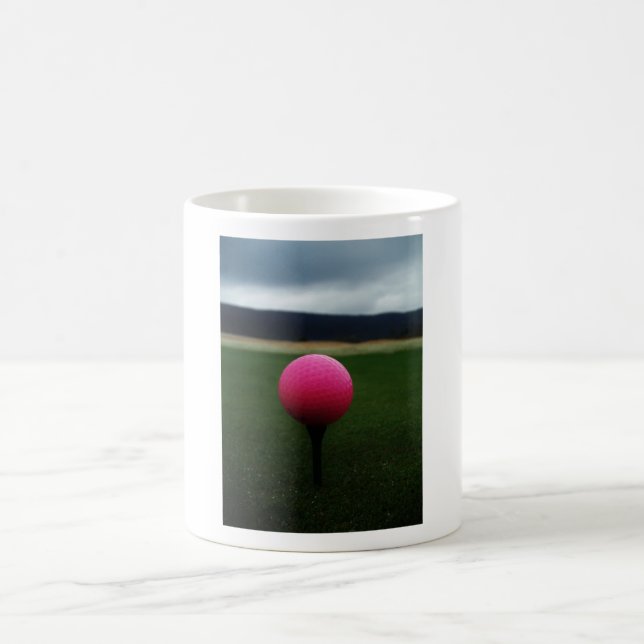 Rosa Golf Boll på en golfbana i bergsområden Kaffemugg (Center)