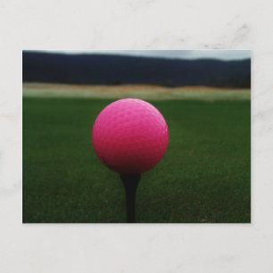 Rosa Golf Boll på en golfbana i bergsområden Vykort