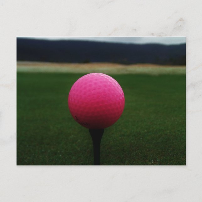 Rosa Golf Boll på en golfbana i bergsområden Vykort (Framsida)
