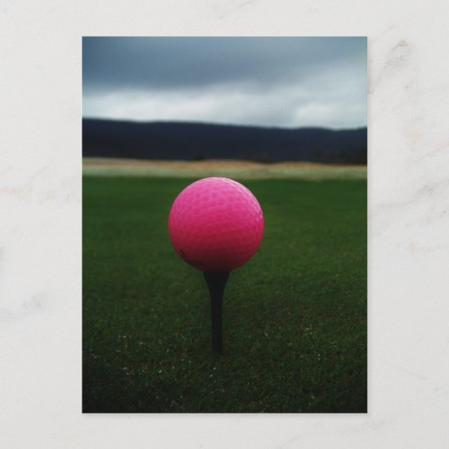 Rosa Golf Boll på en golfbana i bergsområden Vykort (Framsida)