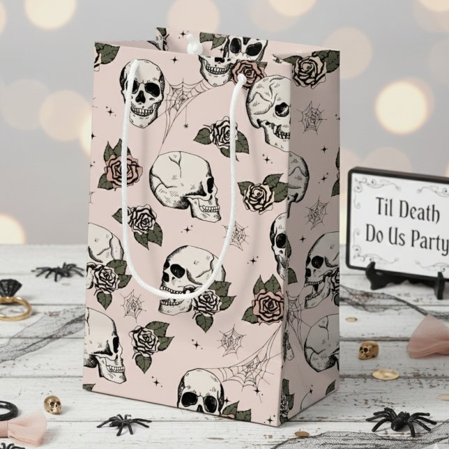  Rosa Gothic Döskallars och Ro Halloween (Chic Blush Pink Floral Skulls Hallowedding Gift Bags for Her. Spooky Gothic Halloween Skull Pattern)