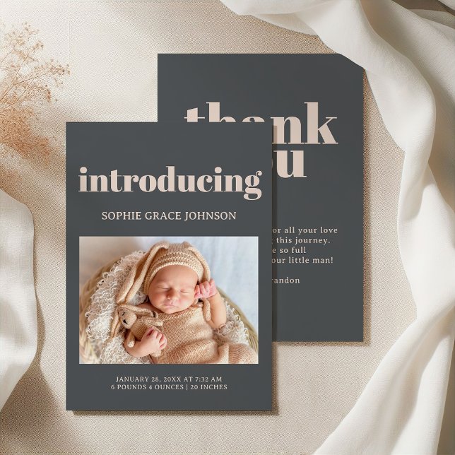 Rosa Grå Boho Typografi Babykalender Annonsering Inbjudningar (Skapare uppladdad)