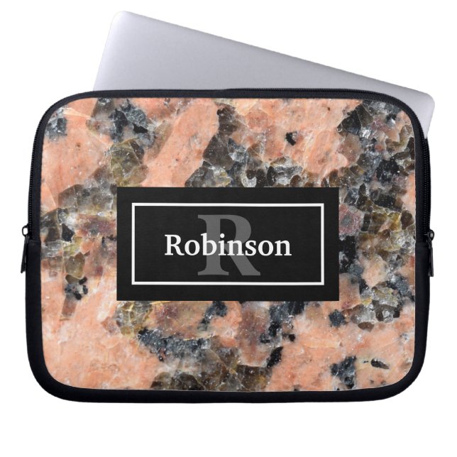 Rosa Granite Sten Struktur med Namn och Monogram Laptop Fodral (Framsidan)