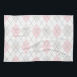 Rosa & Grått Argyle Mönster Monogram Kitchen Towel Kökshandduk<br><div class="desc">Modern och feminin kökshandduk med rosa och grått argyle mönster. Anpassa genom att lägga till ett eget monogram. Det här blir en perfekt som en personlig hemmavärmare och är perfekt som en accent till ditt kök.</div>
