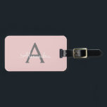 Rosa Grått Girly Script Monogram Namn Modern Bagagebricka<br><div class="desc">Rosa och Grått Monogram Lägg till din egen Märkre i Namn Script Luggage Bag märkrn gör perfekten söt 16 födelsedag,  bröllop,  möhippa,  babydusch eller bachelorette-fest för någon som dekorerar hennes rum i stil.</div>