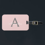 Rosa Grått Girly Script Monogram Namn Modern Bagagebricka<br><div class="desc">Rosa och Grått Monogram Lägg till din egen Märkre i Namn Script Luggage Bag märkrn gör perfekten söt 16 födelsedag,  bröllop,  möhippa,  babydusch eller bachelorette-fest för någon som dekorerar hennes rum i stil.</div>