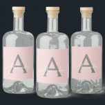 Rosa Grått Modern Script Girly Monogram Namn Spritflaskor Etikett<br><div class="desc">Rosa och Grått Monogram Namn Liquor (Vodka,  Whiskey,  Gin,  Rum) Flaska-etikett. Det gör perfekten söt 16-årsjubileum,  bröllop,  möhippa,  årsdag,  babydusch eller bachelorette-fest för någon som glam lyxen och chic stilar i kärlek.</div>