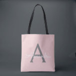 Rosa Grått Namn Girly Script Monogram Modern Tygkasse<br><div class="desc">Rosa och Grått Elegant Lägg till din egen Namn monogram Bok-säck. Denna Bok-bag kan anpassas så att den omfattar ditt första och första namn och ges som julklapp,  Sverige 16 födelsedagar,  Möhippa eller Bröllop.</div>