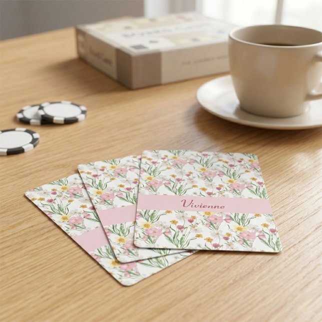 Rosa grön vildblomma vattenfärg monogramnamn casinokort (Pink and Green Wildflower Pattern Playing Cards)