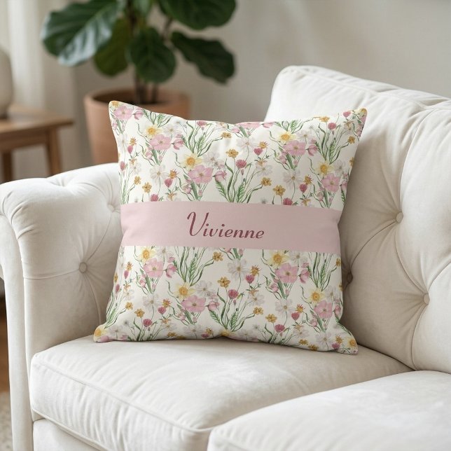Rosa Grönt Vattenfärg Vildblomma Monogram Namn Kudde (Pink Green Watercolor Wildflower Name Throw Pillow)