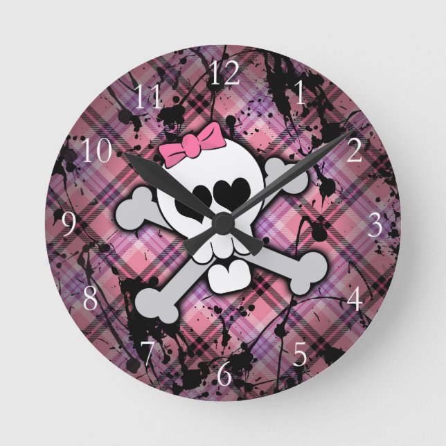 Rosa Grunge Skull med korsben Hearter Rund Klocka (Framsida)