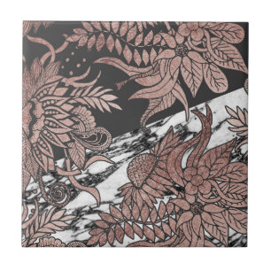 Rosa guld blommar och det moderna svart- och kakelplatta