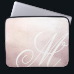 Rosa Guld Elegance ⎥ Monogram Computer Sleeve<br><div class="desc">Rosa guld metalisk bakgrund med elegant-skript överdimensionerat monogram som kan vara personlig med ditt eget brev och som ser underbart ut i alla variationer. Om du vill ha fler skript för elegant bara för dig,  kontakta mig genom min butik för mer personalisering.</div>