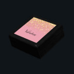 Rosa Guld Glitter Monogram Namn Girly Minnesask<br><div class="desc">Bakgrund för kvinnlig rosa med övertäckning av guld glitter. Skripttext för svart trendig.</div>