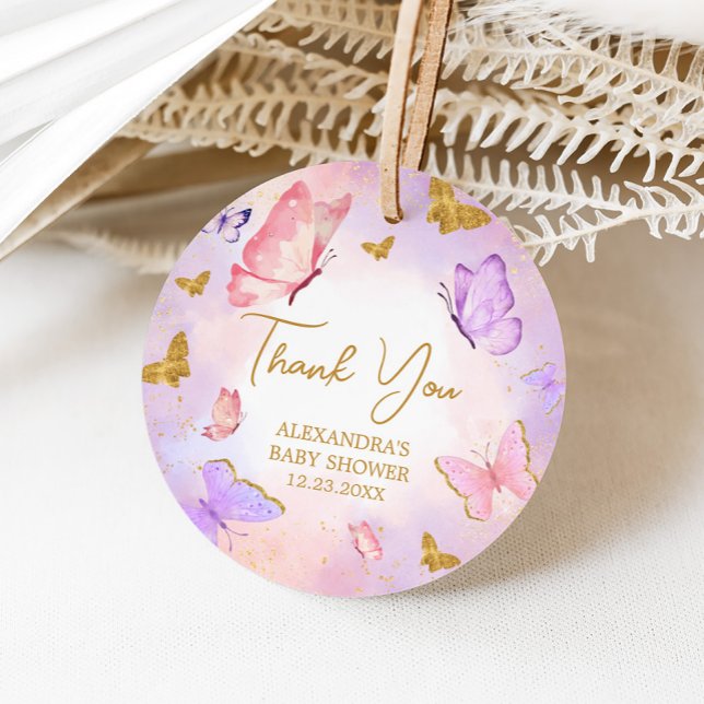 Rosa Guld Lila Butterfly Baby Shower Gåvor Etiketter (Pink Gold Purple Butterfly Baby Shower Round Favor Tags)