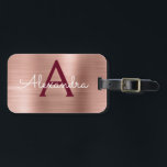 Rosa guld och Burgundy borstad metallMonogram Bagagebricka<br><div class="desc">Rosa guld - rodna borstad metall för rosor och Burgundy Marsala omkullkastar Monogramnamn och den initiala bagagemärkren. Detta hänger lös märkren är perfekt för back to school,  arbete eller att resa.</div>