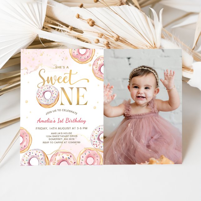 Rosa Guld Sweet One Donuts 1st Birthday Photo Inbjudningar (Skapare uppladdad)