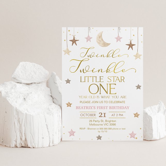 Rosa Guld Twinkle Twinkle Little Star Birthday Inbjudningar (Twinkle twinkle little star first birthday invitation for baby girl featuring some faux gold text.)