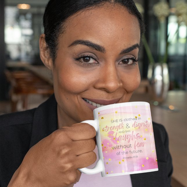 Rosa Guld Watercolor Proverbs 31:25 Bible Verse Kaffemugg (Skapare uppladdad)