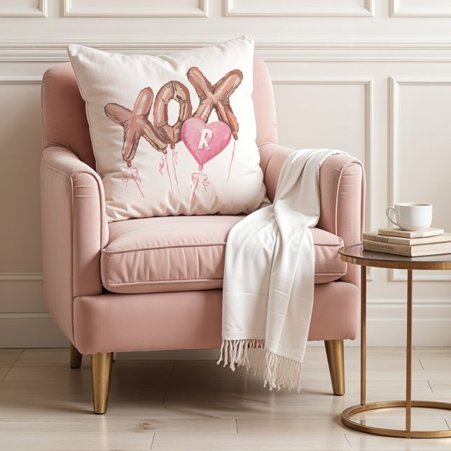 Rosa Guld XOX hjärtballonger Valentine Monogram Kudde (Pink Gold XOX Heart Balloons Valentine Monogram Throw Pillow)