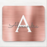 Rosa guldrodnadrosor omkullkastar Monogramnamn Musmatta<br><div class="desc">Rodna Monogram Mousepad för namn för Monogram för rostfritt stål för metall för rosa ros guld- Faux borstad metallisk. Denna monogrammed Mousepad kan skräddarsy för att inkludera ditt förnamn och för att märka med sina initialer och är perfekt för skolar eller kontoret och gör jul för en underbar eller födelsedaggåvan....</div>