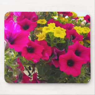 rosa, gult, färgstarka sommarblommor basket musmatta