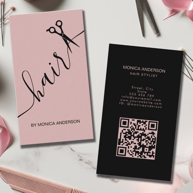 Rosa hårmanus stylist sax QR-kod Visitkort (Blush Pink Hair Script Stylist Scissors QR Code Vertical Business Card)