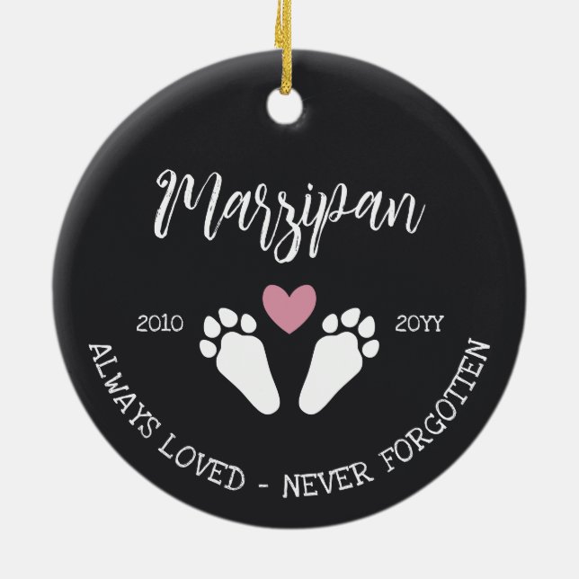 Rosa Heart Bunny Tassar glömmer aldrig Memorial Julgransprydnad Keramik (Baksidan)