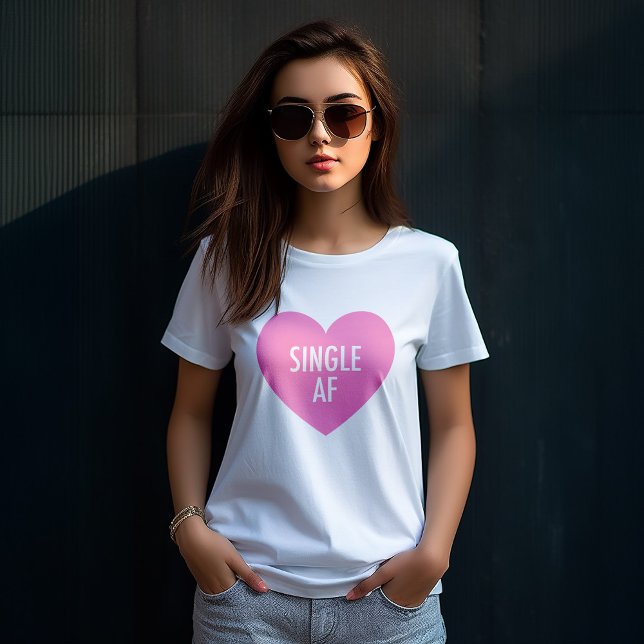 Rosa Heart "Single AF" Funny Anti Valentines day T-shirt (Skapare uppladdad)