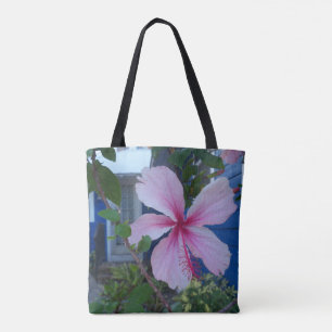 Rosa hibiscus blomma och blå strandstuga i tok tygkasse