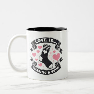 Rosa hjärtan kärlek saknar ett tvåtonkaffe. Två-Tonad mugg