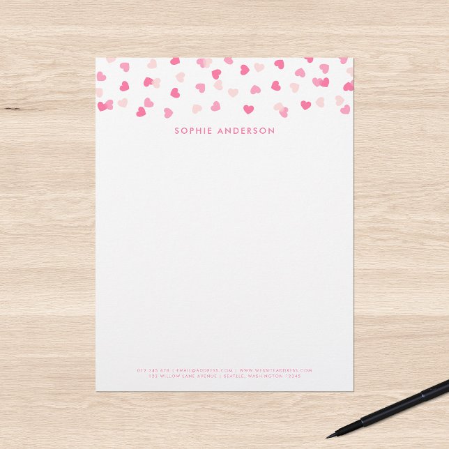 Rosa hjärtan konfetti utspridda brevhuvud (Skapare uppladdad)