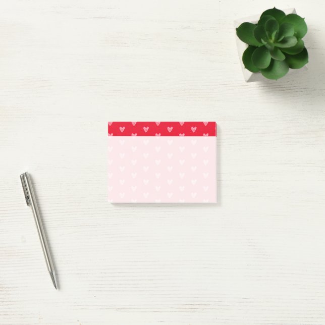 Rosa hjärtan på rött med bleknat skrivområde post-it block (Kontor)