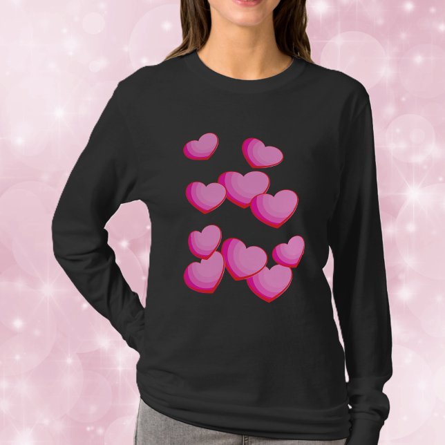 Rosa hjärtkluster Alla hjärtans dag Tröja (Cluster of bright hearts in shades of pink on black womans tee shirt.)