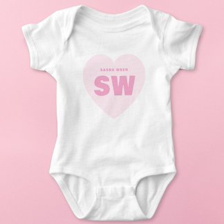 Rosa Hjärtmonogram Nyfödda vita Anpassningsbar T Shirt