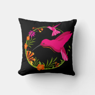 Rosa Hummingbird on Black Tropical Kudde