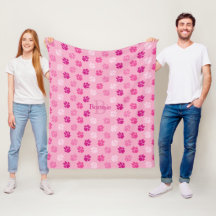 Rosa hundfötter tillsammans med monogram och namn