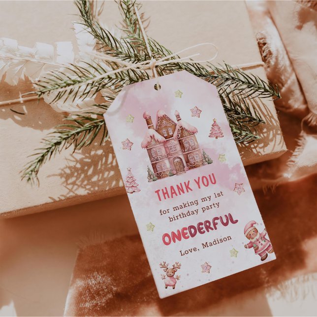 Rosa hus av pepparkakor jul första födelsedag presentetikett (Skapare uppladdad)