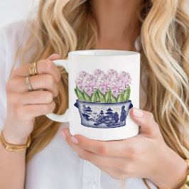 Rosa hyacinter i krukor i chinoiserie-keramik kaffemugg