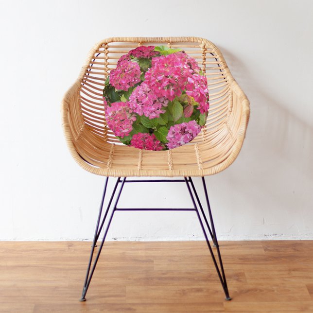 Rosa Hydrangea Blooms Blommigt Rund Kudde (In Situ Chair 1)