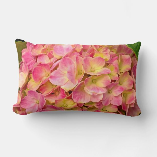 Rosa Hydrangea Flowers Lumbar Pillow Lumbarkudde (Framsida)