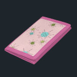 Rosa Iconic Atomic Starbursts Nylon Wallet<br><div class="desc">Rosa Iconic Atomic Starbursts Nylon Wallet mönster har ikoniska atomstjärnor. Det är höger! Bakgrunden till färgaden old school, första Dam Rosa med guld-spektrum är perfektens bakgrund för färgaden av pulserande turkos, soothing celery och kitschy pear grönt circles. Sportarna i färg placeras sporadiskt i olika storlekar med överliggande V-formad linjer som...</div>