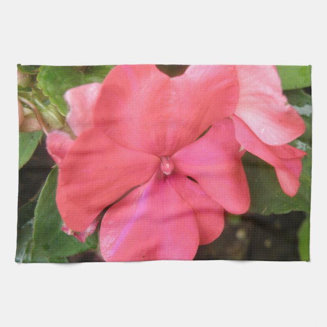 Rosa Impatiens Flower Macro Kitchen Towel Kökshandduk (Horisontell)