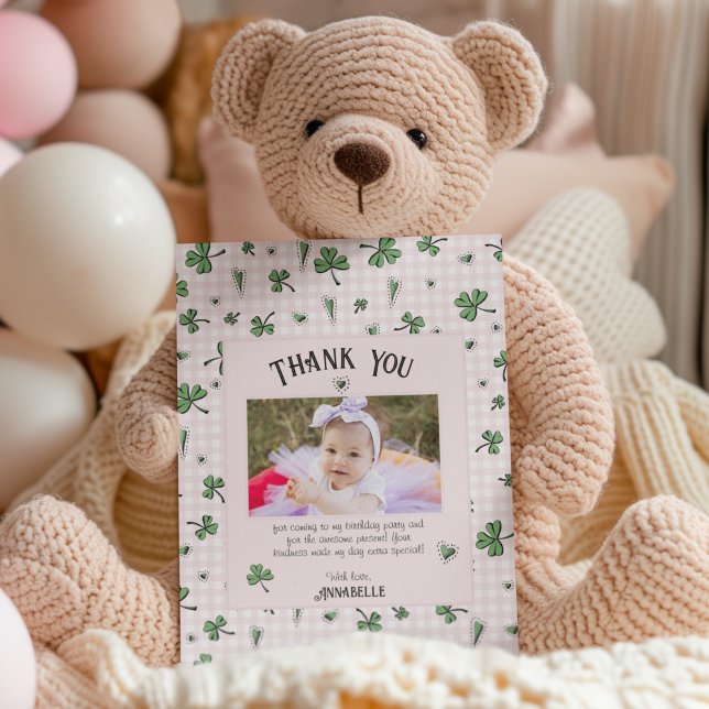 Rosa Irish Klöver och Hearts Barns födelsedag Tack Kort (Cute baby St. Patty's Day card. Adorable pink & white gingham pattern. Hand-drawn shamrocks & hearts)